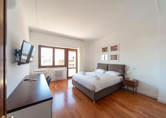 Cardinal Mistrangelo - Next To The Metro Station, Large And Comfortable Penthouse With Terrace Appartement *