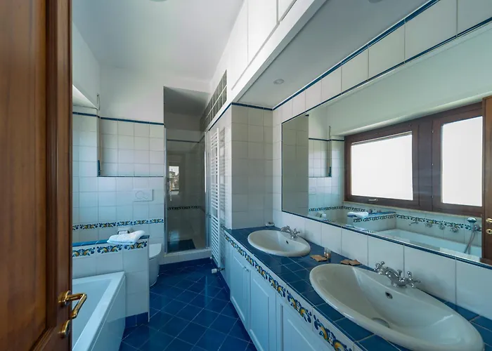 Appartement Cardinal Mistrangelo - Next To The Metro Station, Large And Comfortable Penthouse With Terrace Rome