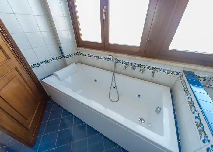 Cardinal Mistrangelo - Next To The Metro Station, Large And Comfortable Penthouse With Terrace Appartement *
