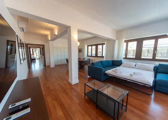 Appartement Cardinal Mistrangelo - Next To The Metro Station, Large And Comfortable Penthouse With Terrace