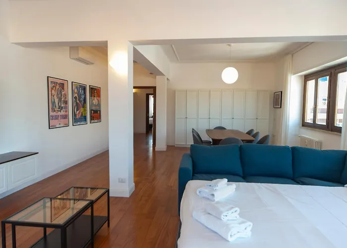 Cardinal Mistrangelo - Next To The Metro Station, Large And Comfortable Penthouse With Terrace Appartement Rome