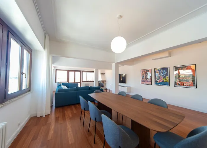 Cardinal Mistrangelo - Next To The Metro Station, Large And Comfortable Penthouse With Terrace Appartement